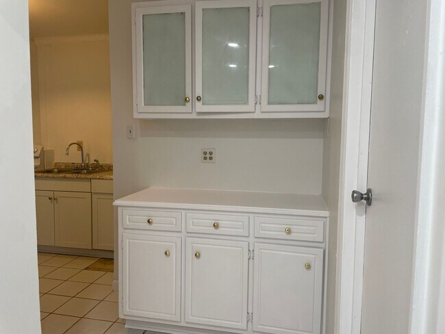 Building Photo - 4762 Trenton Dr