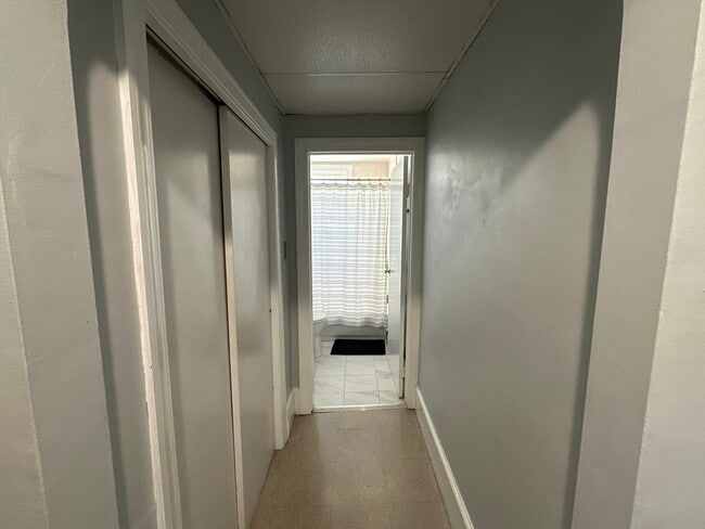 Building Photo - 332 Main St