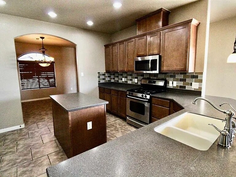 Building Photo - 11242 S Sally Dr