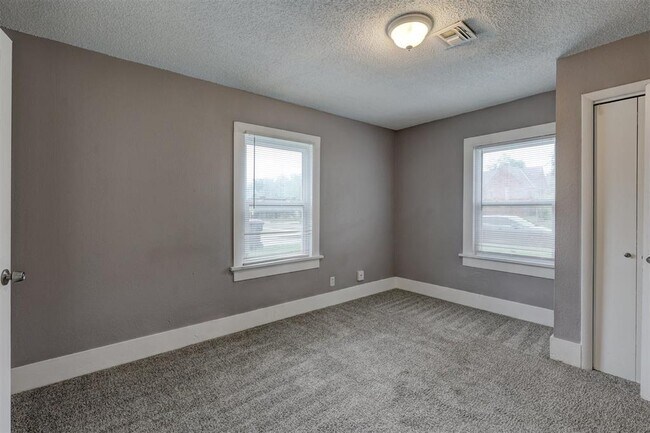Building Photo - 1714 N Kelham Ave