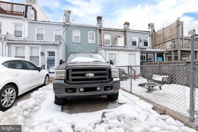Building Photo - 112 N Decker Ave