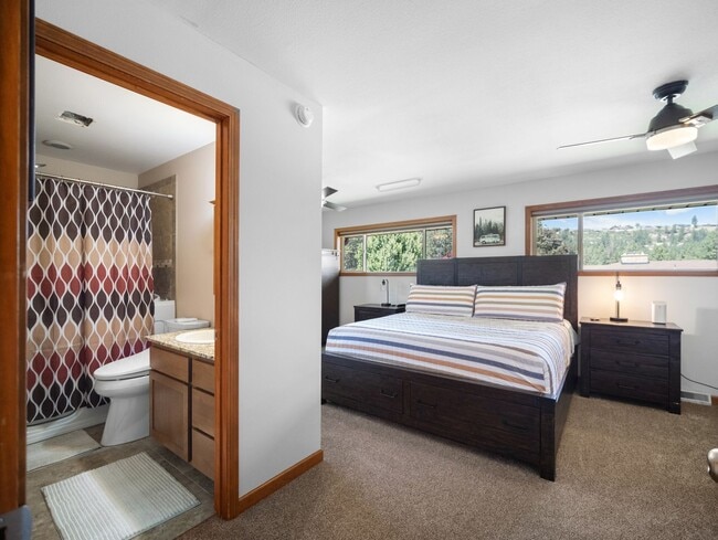 Building Photo - Fully Furnished 3 bedroom/3 bathroom North Spokane Home