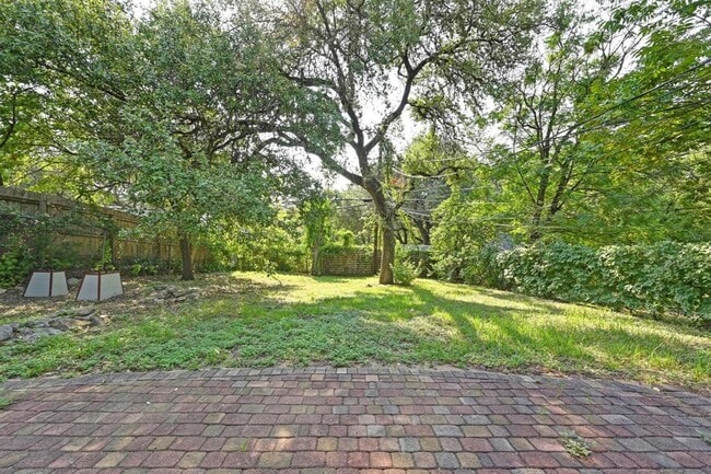 Building Photo - 1507 Travis Heights Blvd