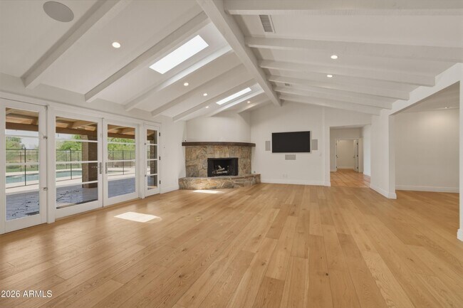 Building Photo - 5136 E Roadrunner Rd