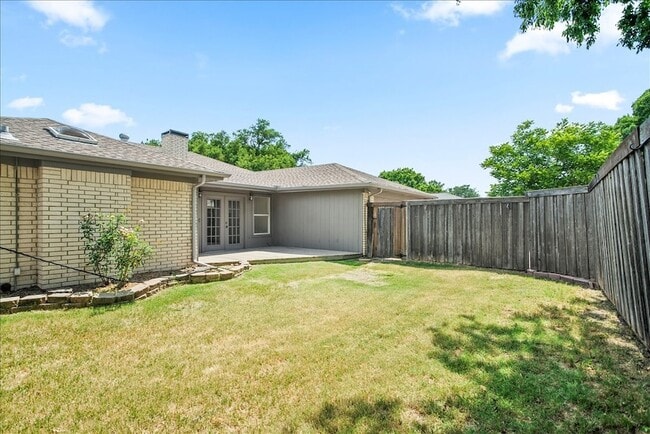 Building Photo - 2309 Lawndale Dr