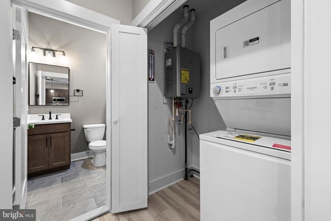 Building Photo - 400 S Conkling St