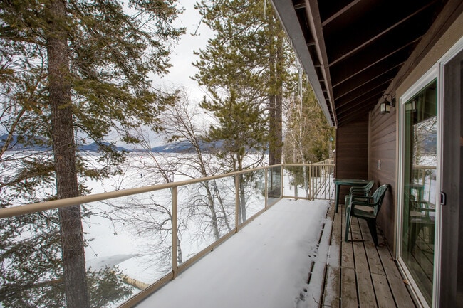 Building Photo - 1 bedroom, 1 bath Condo on Whitefish Lake