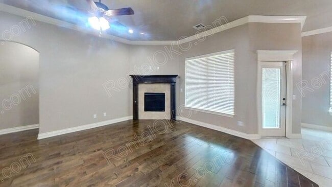 Building Photo - Super 4 bed 2 bath on the Southwest side.