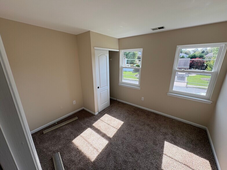 Building Photo - 7 Timber Ridge Dr