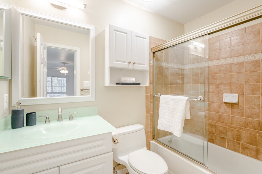 Building Photo - 2241 Lovedale Ln