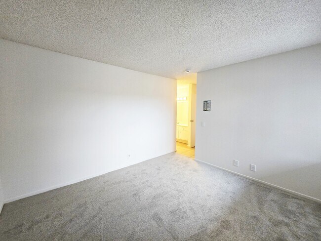 Building Photo - 4705 Marina Dr