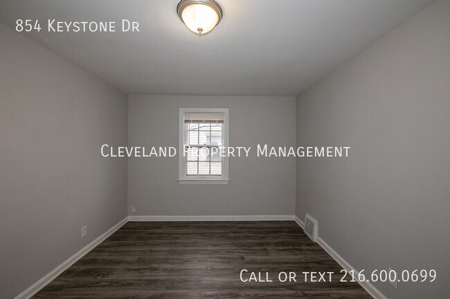 Building Photo - 854 Keystone Dr