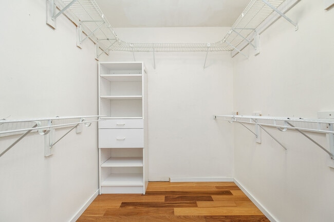 Building Photo - 4403 Powell Pl S