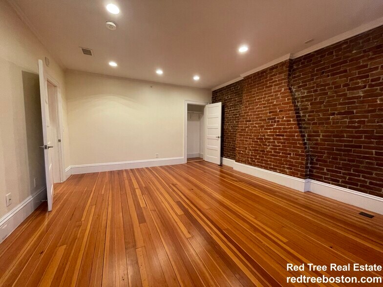 Building Photo - 1616 Beacon St