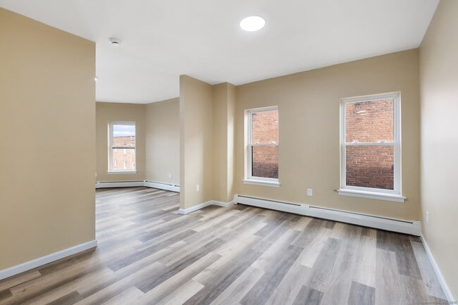 Building Photo - 31 Capen St