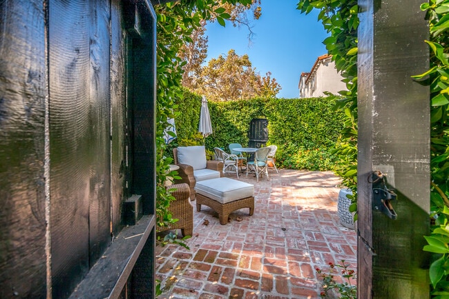 Primary Photo - 458 S Bedford Dr