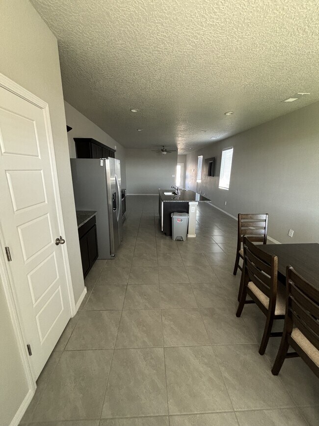 Building Photo - 598 Turmalina Dr SE