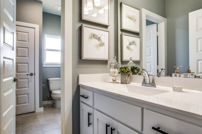 Building Photo - 204 Carmen Oak Ln