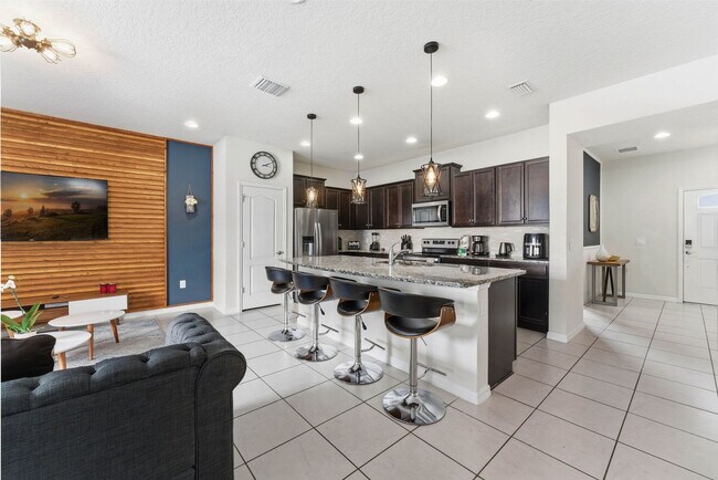 Building Photo - 2440 Dubai St