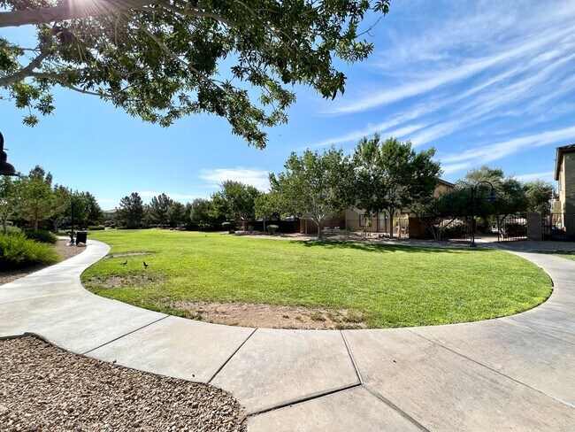 Building Photo - STUNNING 3BD/2.5BA HOME W/ TESLA SOLAR, POOL, SPA, & LOFT!!