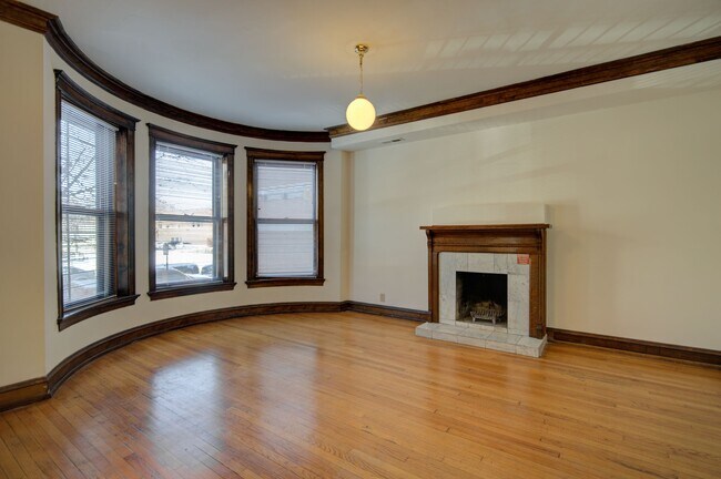 Building Photo - 845 W. Sheridan