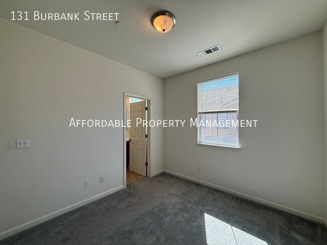 Building Photo - 131 Burbank St