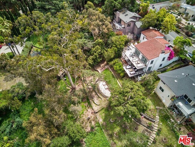Building Photo - 3074 Lake Hollywood Dr