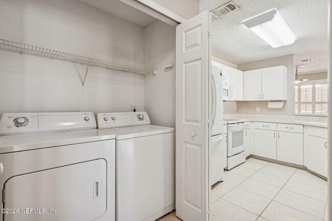 Building Photo - 800 Ironwood Dr