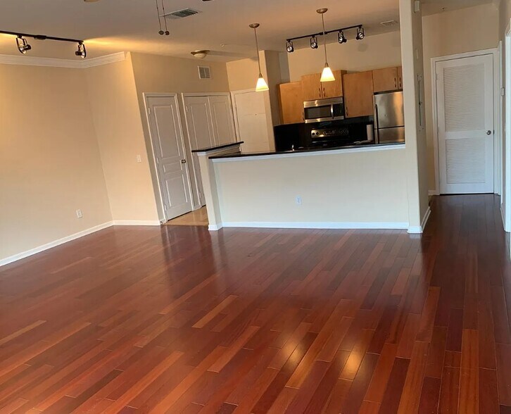 Building Photo - 8290 Gate Pky W