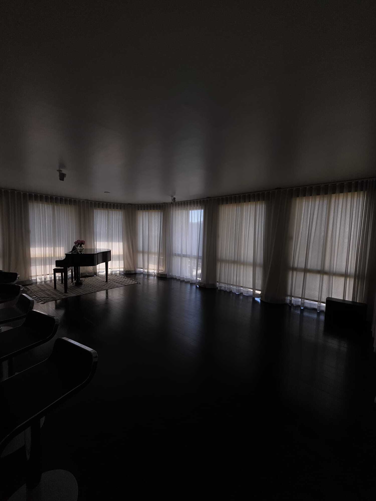 Living area - 800 W 1st St