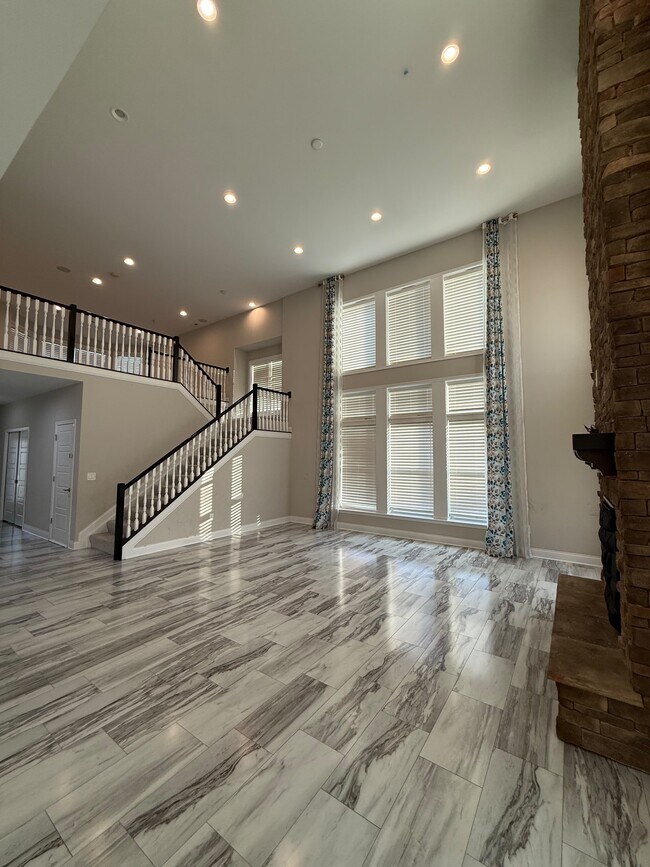 Building Photo - 6346 Walker Ct