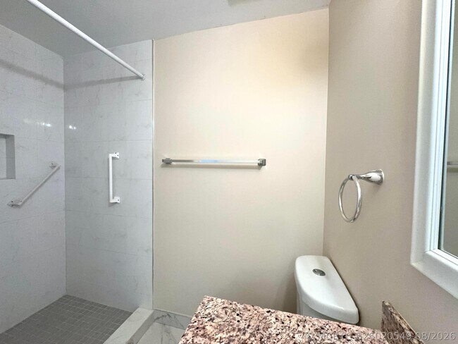 Building Photo - 900 Normandy Ln