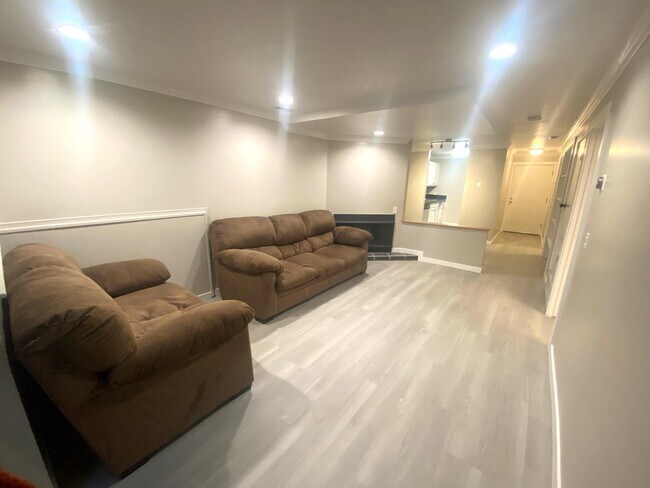 Building Photo - 2270 E 4500 S