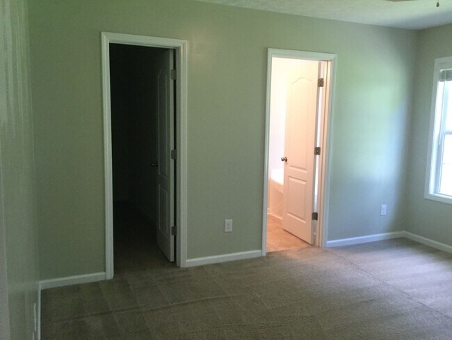 Building Photo - This beautiful home in New Bern