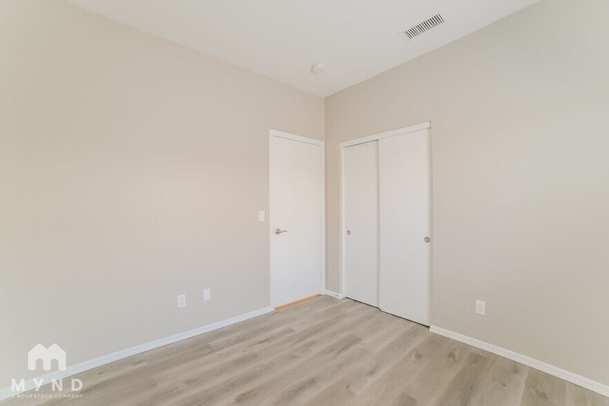 Building Photo - 2607 S 156th Ave