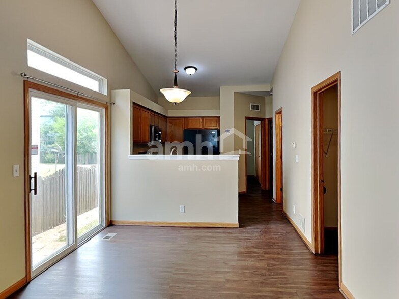 Building Photo - 14151 S Napa Cir