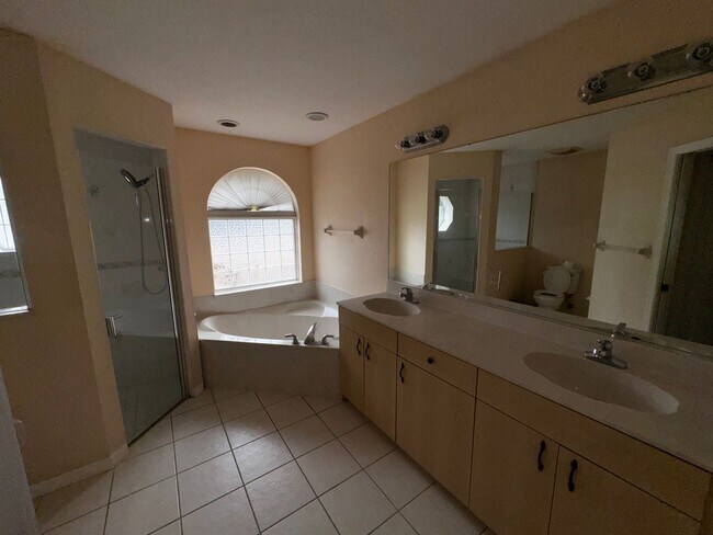 Building Photo - 10330 SW 54th Ct