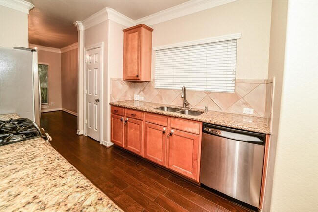 Building Photo - 3514 Clearview Cir