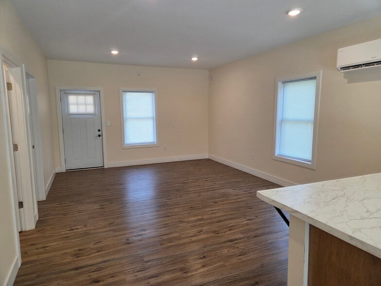 Building Photo - 205D Knaack Court