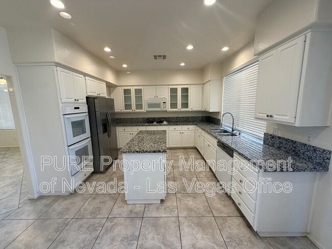 Building Photo - 925 Lexington Cross Dr
