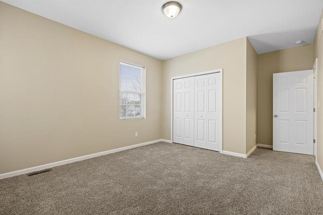 Building Photo - 438 Elm St