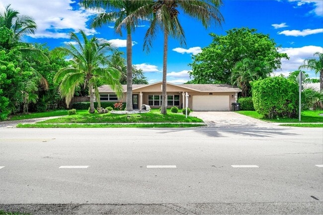 Building Photo - 4021 Bayview Dr