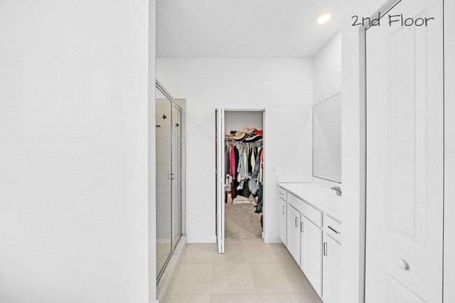 Building Photo - 235 SE Woodbark St