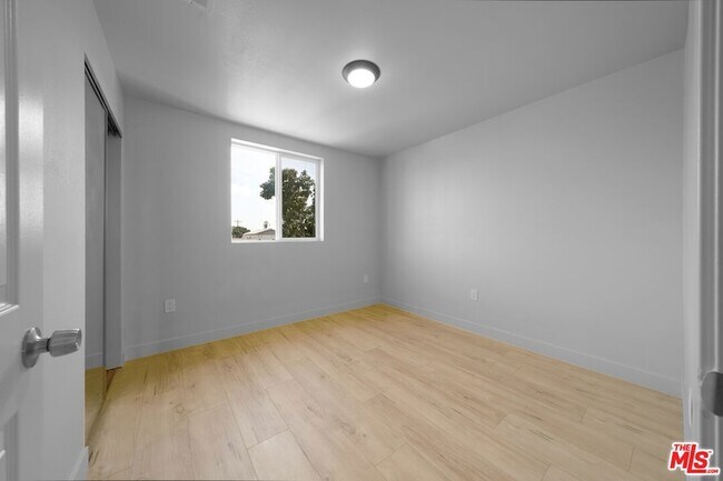 Building Photo - 236 W 84th Pl