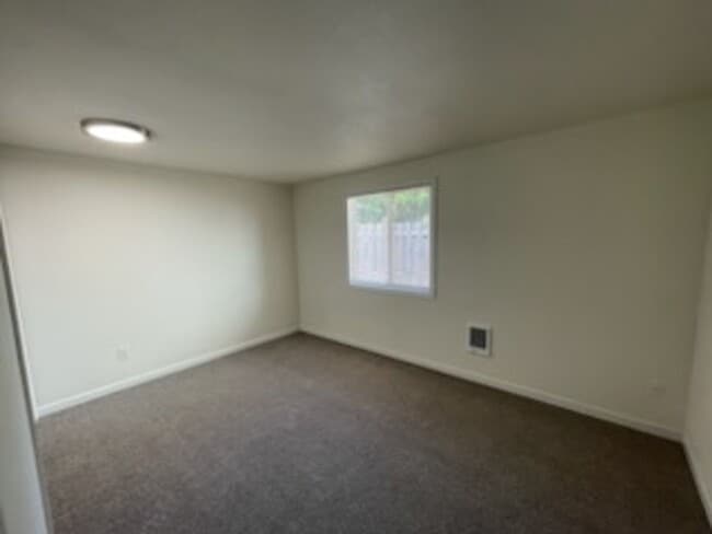 Building Photo - Newly Remodeled 3 Bedroom 1 Bathroom Ranch...