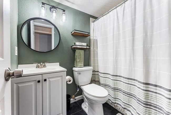 Building Photo - 3BD, 2BA Aurora Home with 2-Car Garage and Back Yard