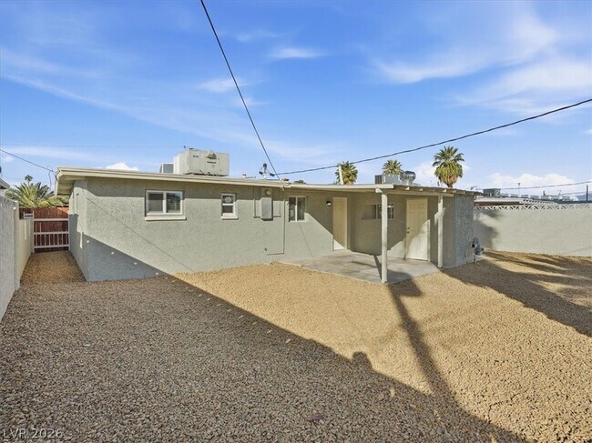 Building Photo - 608 Stanford St