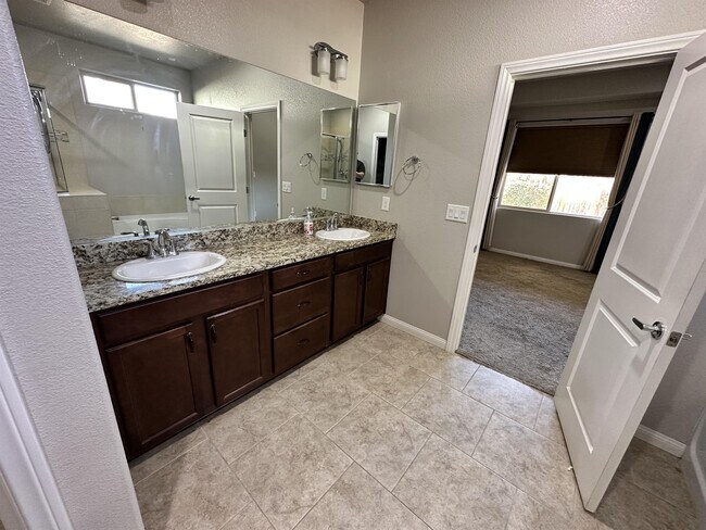 Building Photo - 531 San Carlos Dr