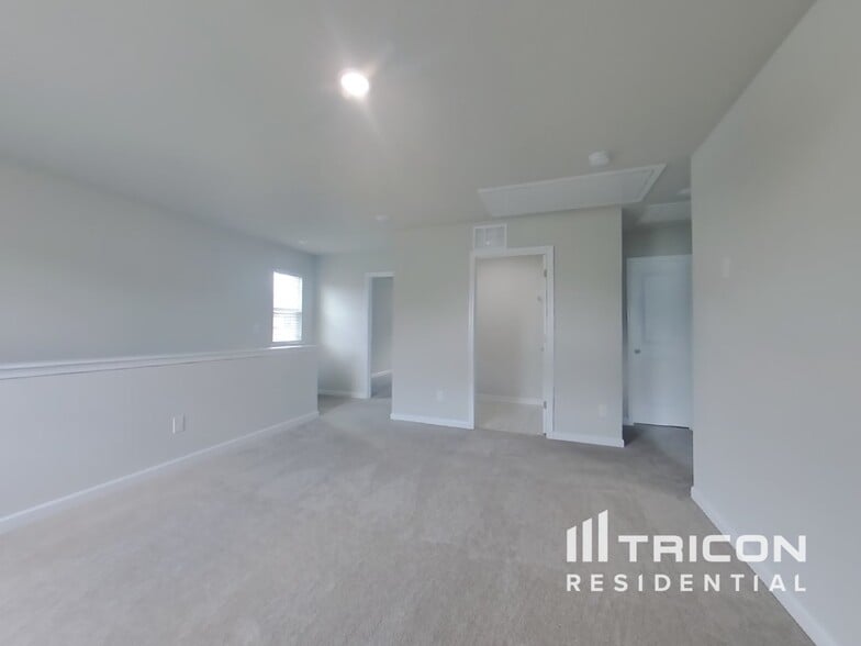 Building Photo - 1008 Ainsley Creek Dr