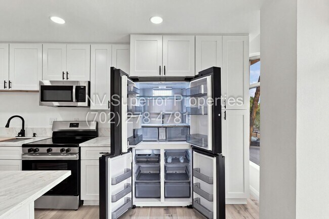 Building Photo - 3111 Bel Air Dr